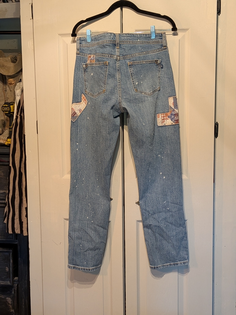 Pilcro Patch-Embellished Boyfriend Jeans in Blue - Picture 5 of 11